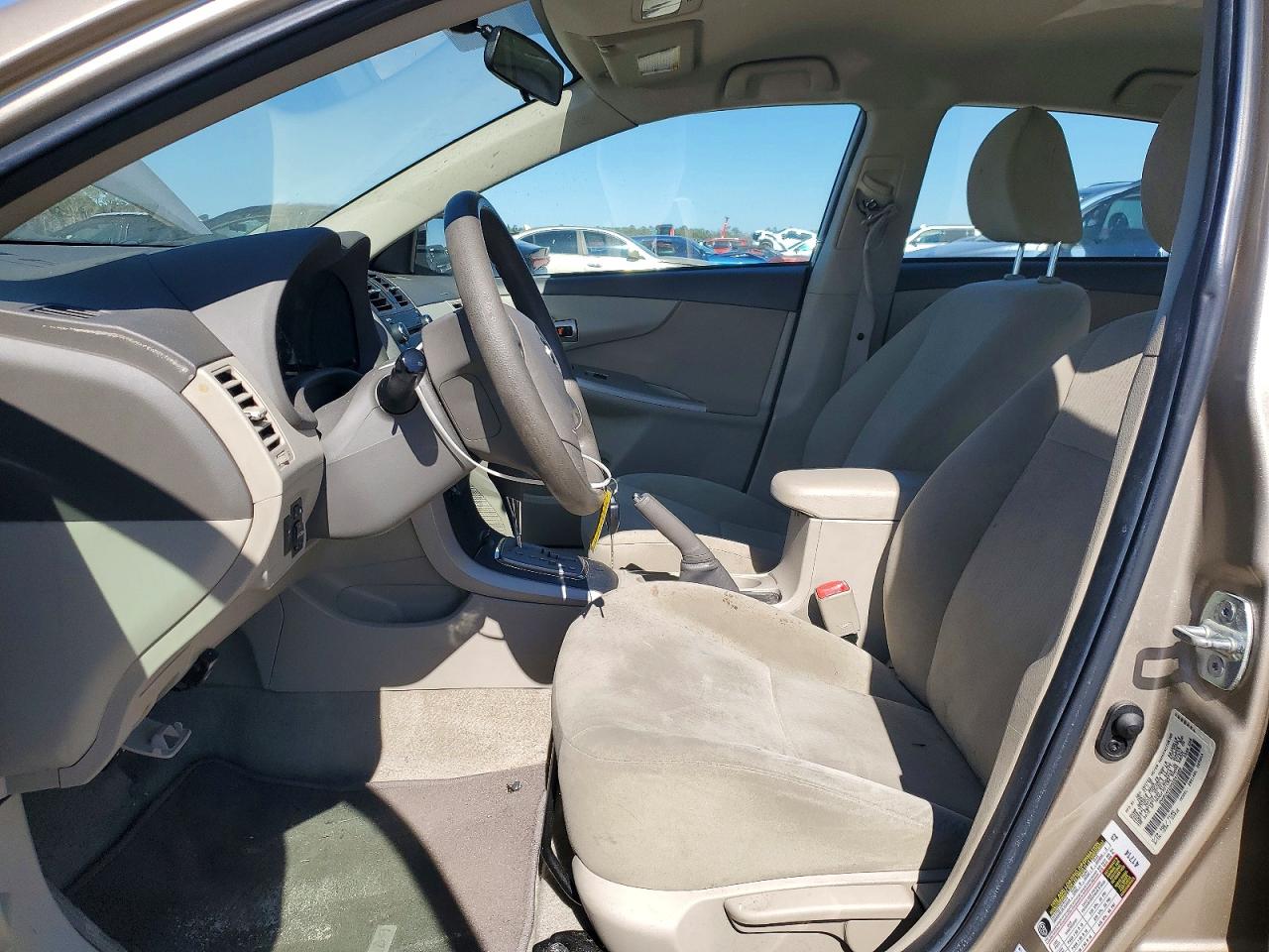 2010 TOYOTA COROLLA photo 13