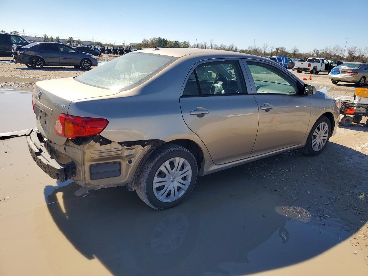 2010 TOYOTA COROLLA photo 5