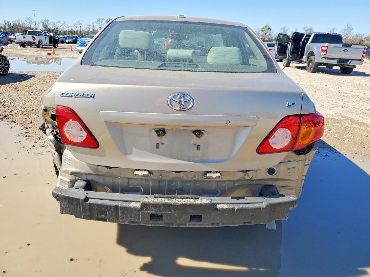 2010 TOYOTA COROLLA photo 11