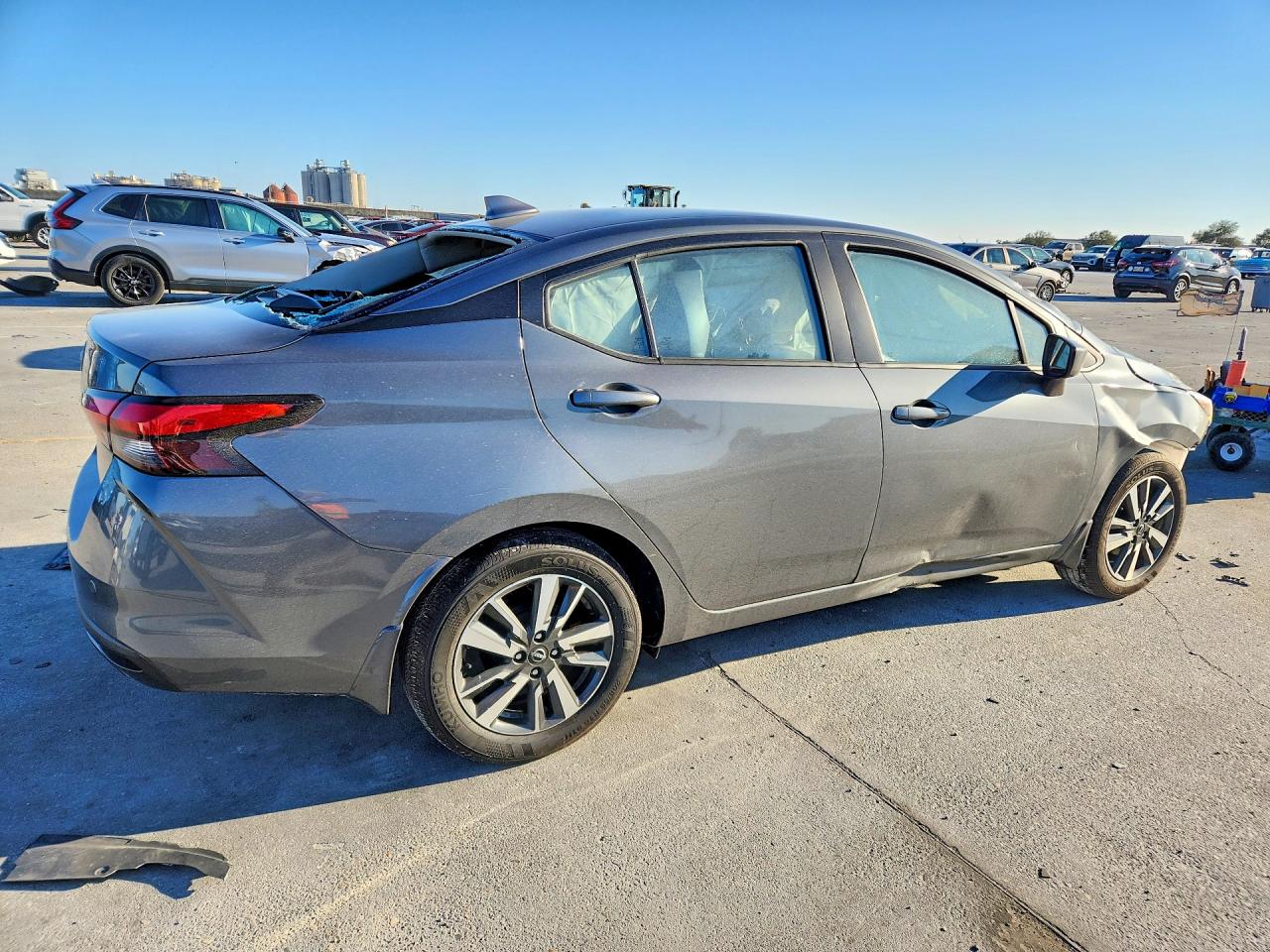2025 NISSAN VERSA SV photo 5