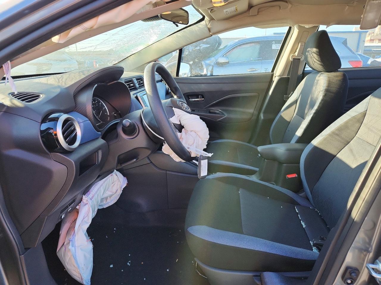 2025 NISSAN VERSA SV photo 13
