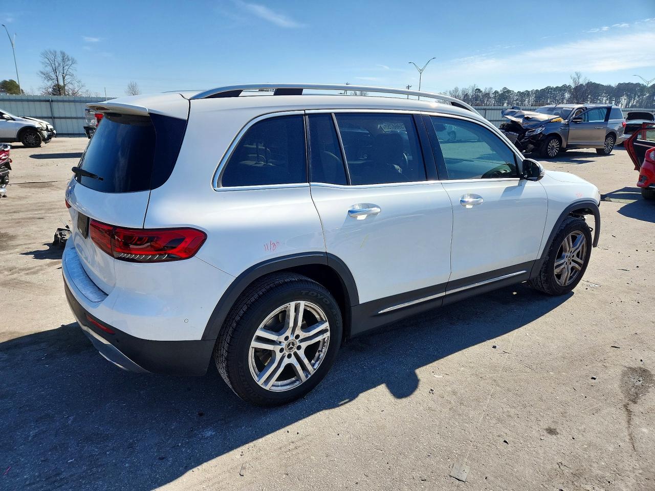 2020 MERCEDES-BENZ GLB 250 photo 3