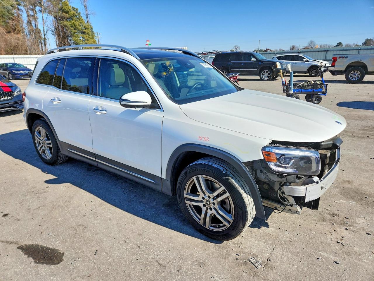 2020 MERCEDES-BENZ GLB 250 photo 4