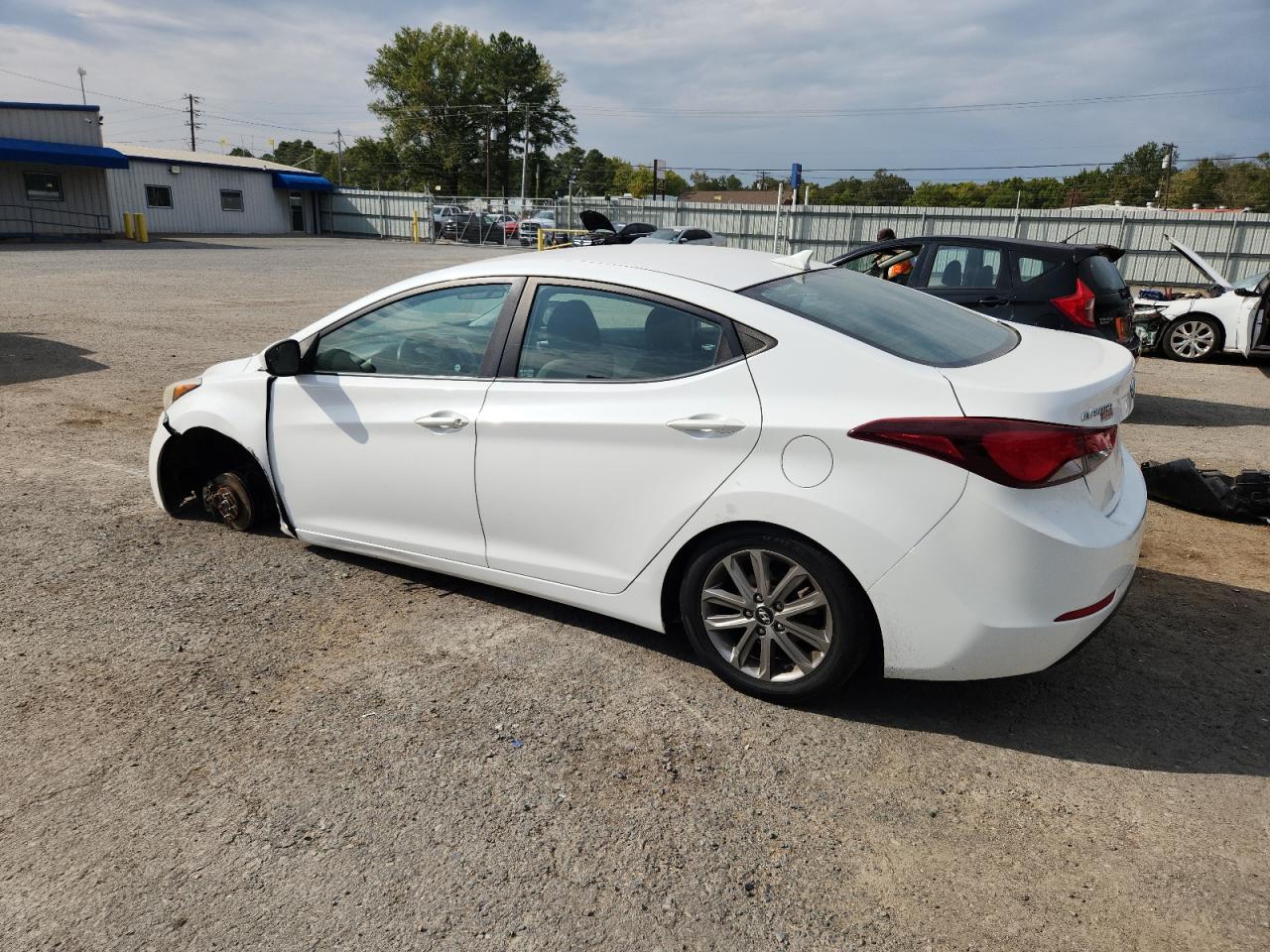 2014 HYUNDAI ELANTRA SE photo 4