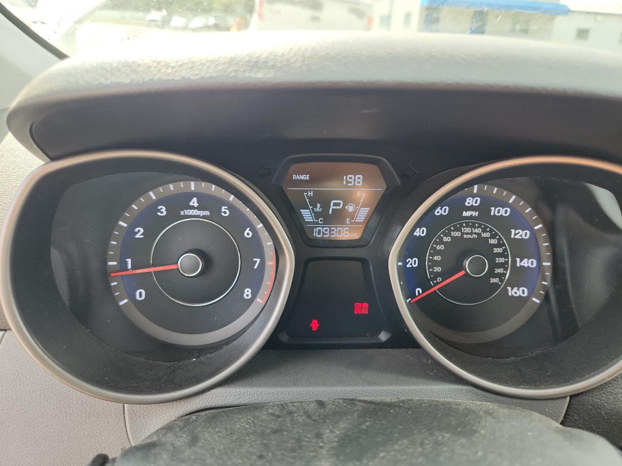 2014 HYUNDAI ELANTRA SE photo 25