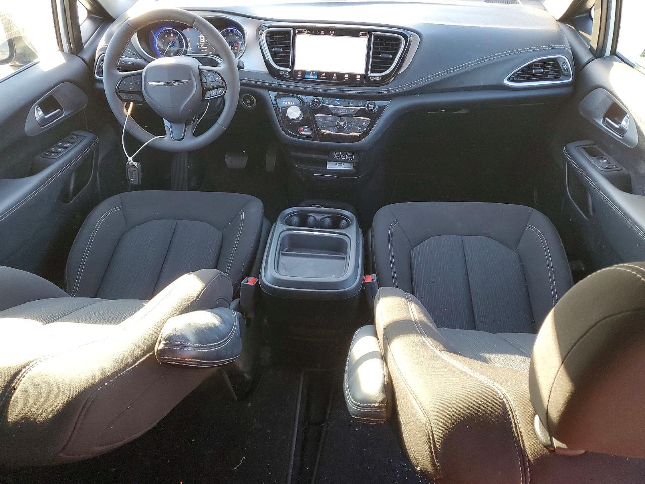 2024 CHRYSLER PACIFICA TOURING photo 15