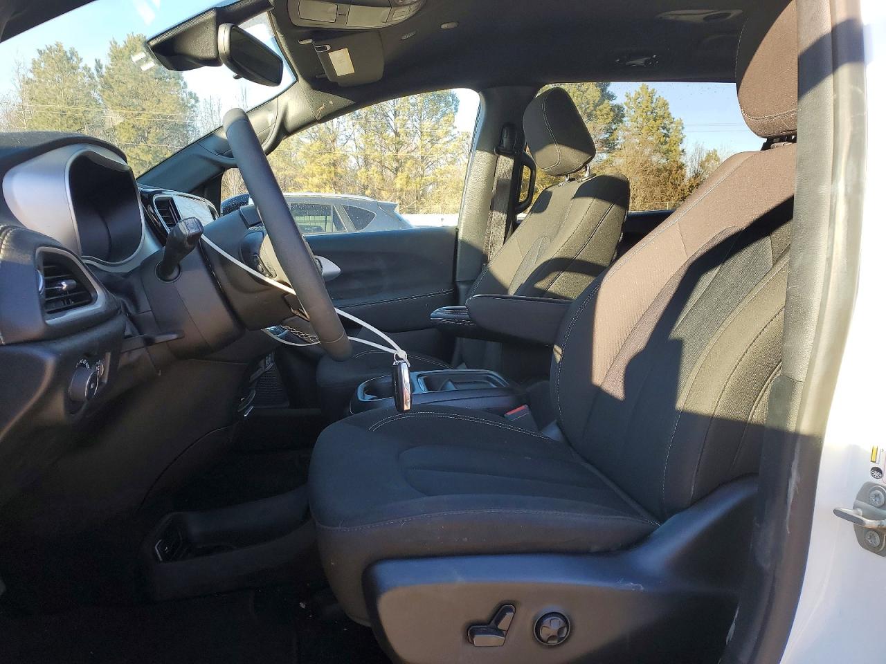 2024 CHRYSLER PACIFICA TOURING photo 13