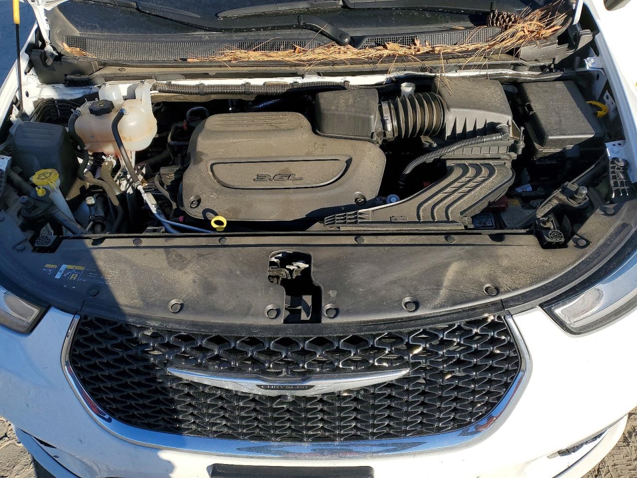 2024 CHRYSLER PACIFICA TOURING photo 23