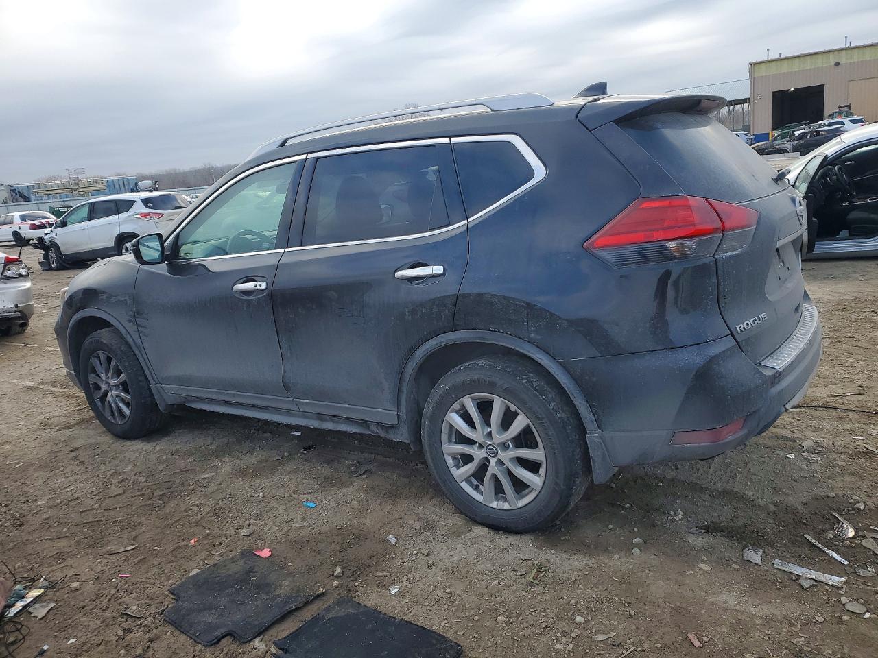 2017 NISSAN ROGUE SV photo 3