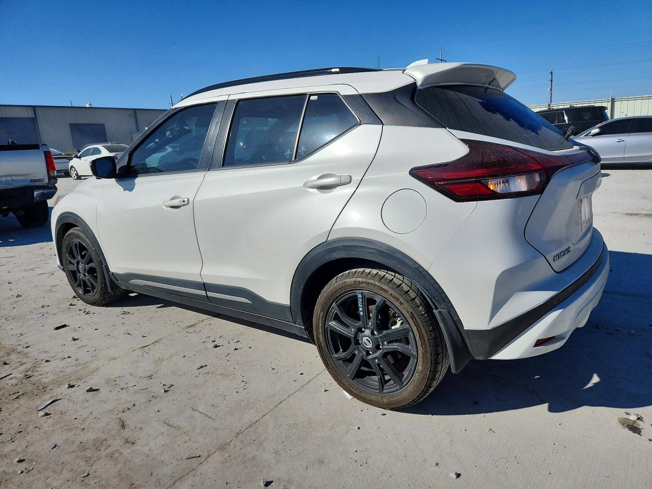 2022 NISSAN KICKS SR photo 3