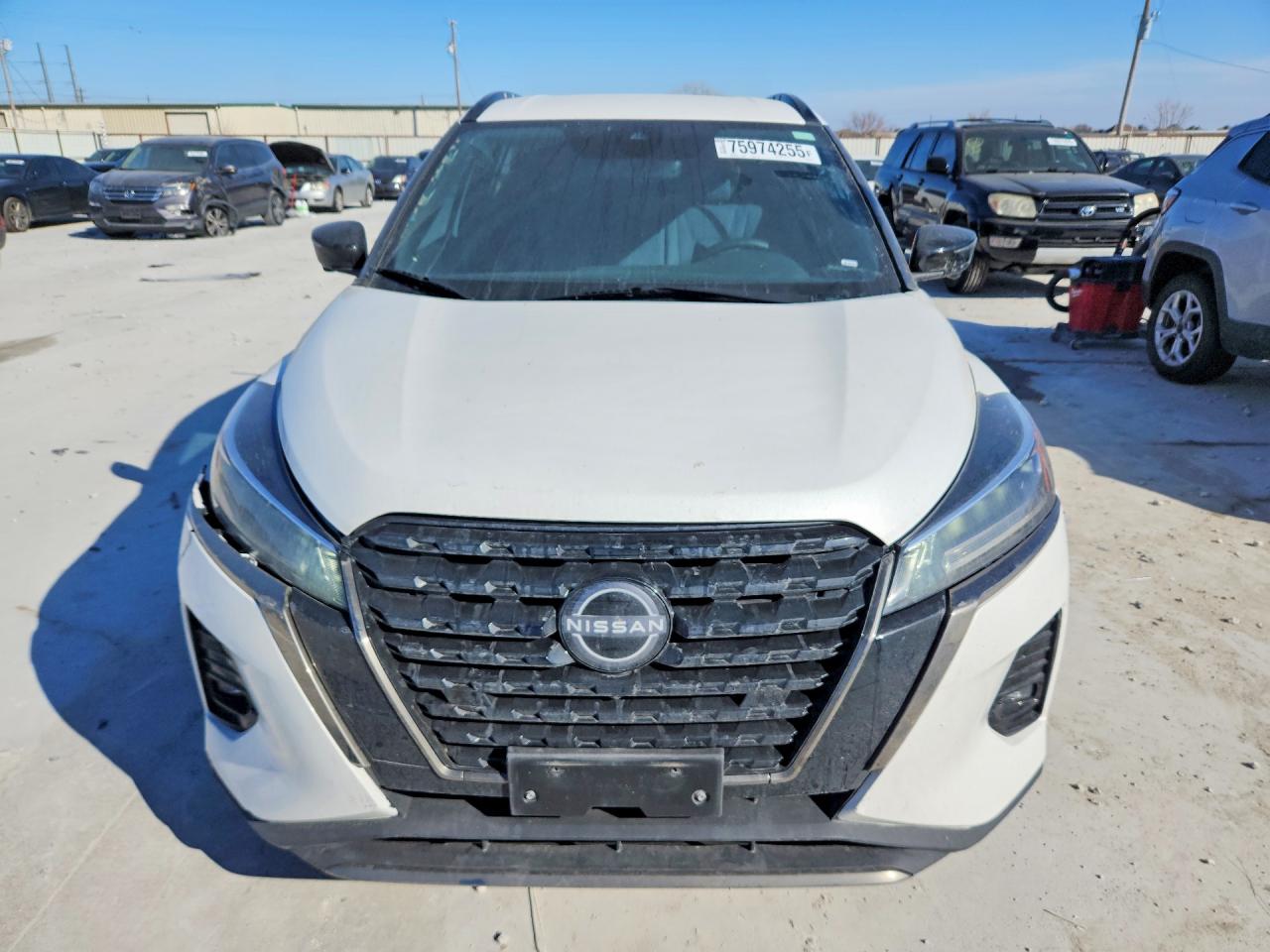 2022 NISSAN KICKS SR photo 9