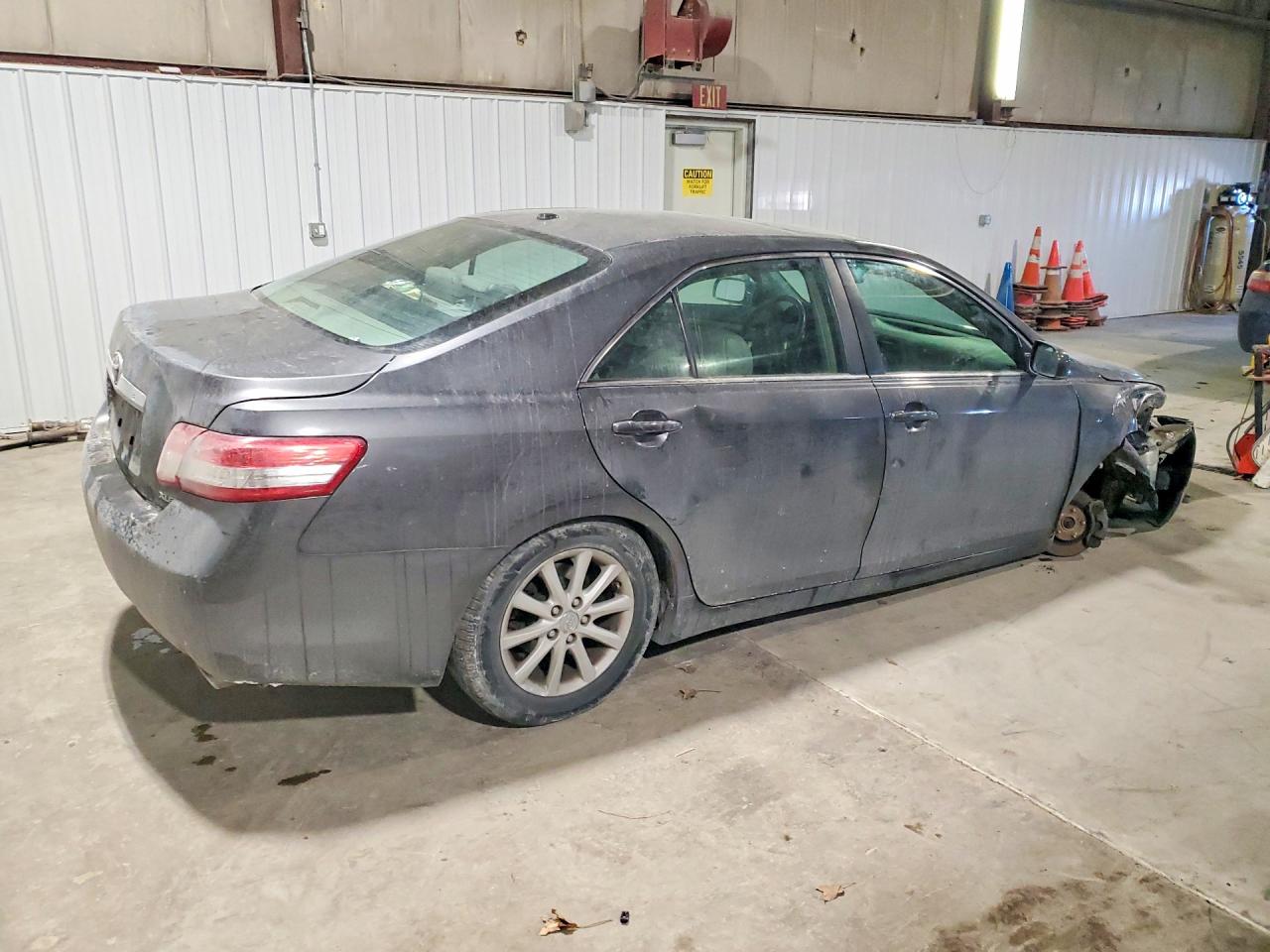 2010 TOYOTA CAMRY BASE photo 5