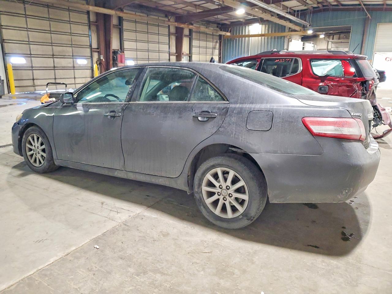 2010 TOYOTA CAMRY BASE photo 3