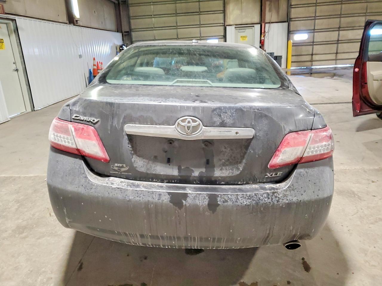 2010 TOYOTA CAMRY BASE photo 11
