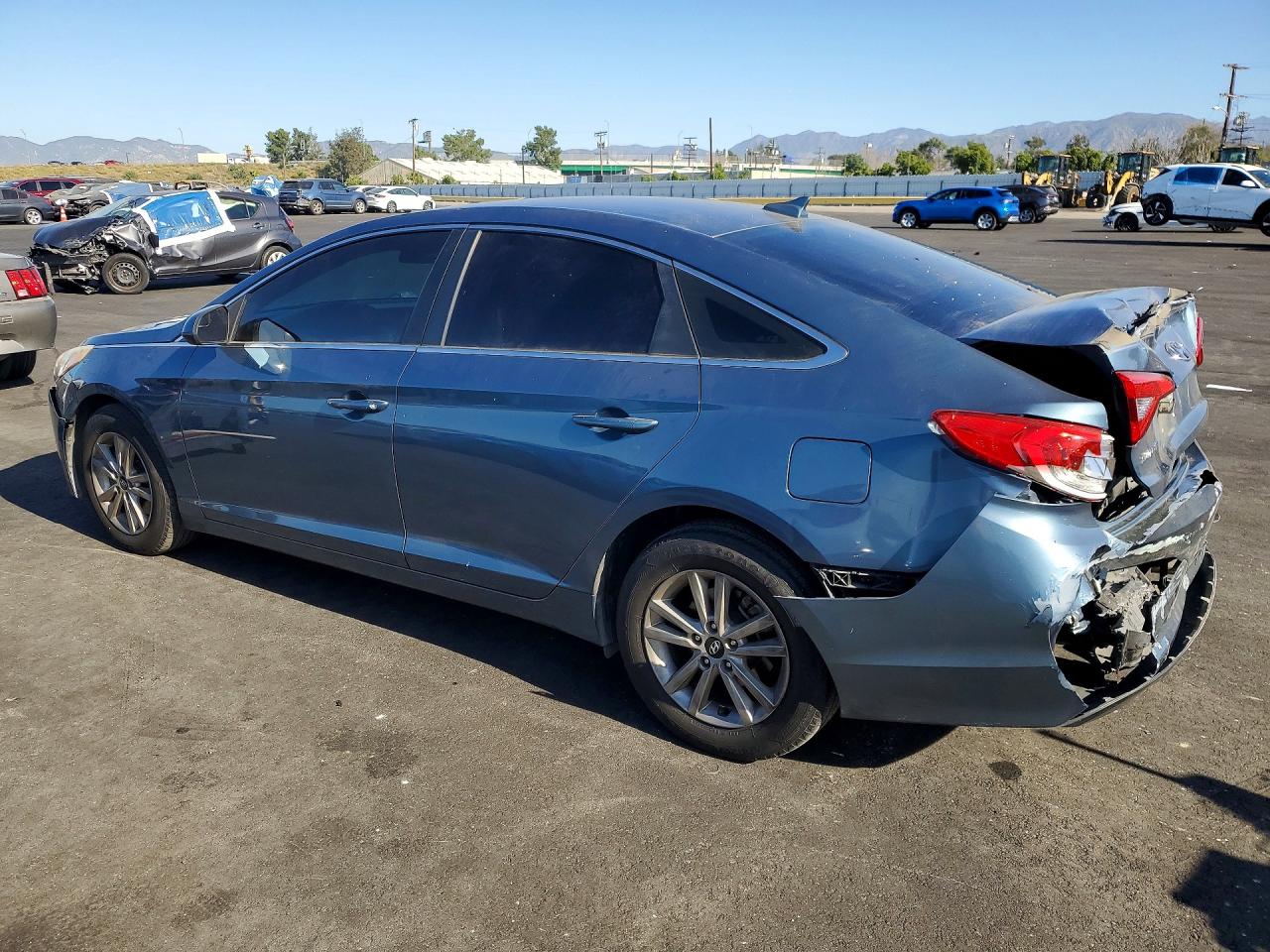 2015 HYUNDAI SONATA photo 2