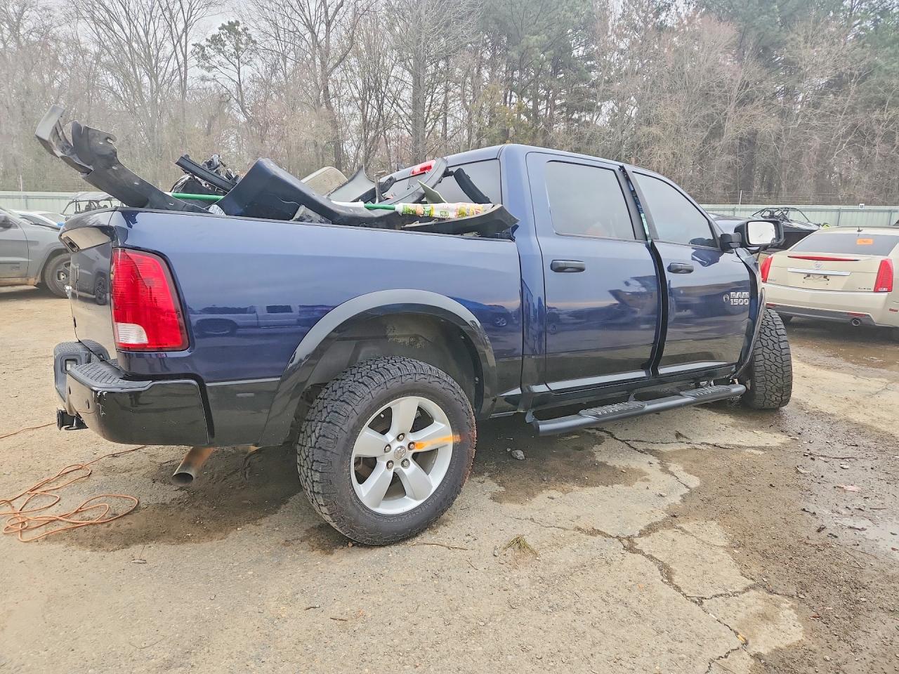 2015 RAM 1500 SLT photo 5
