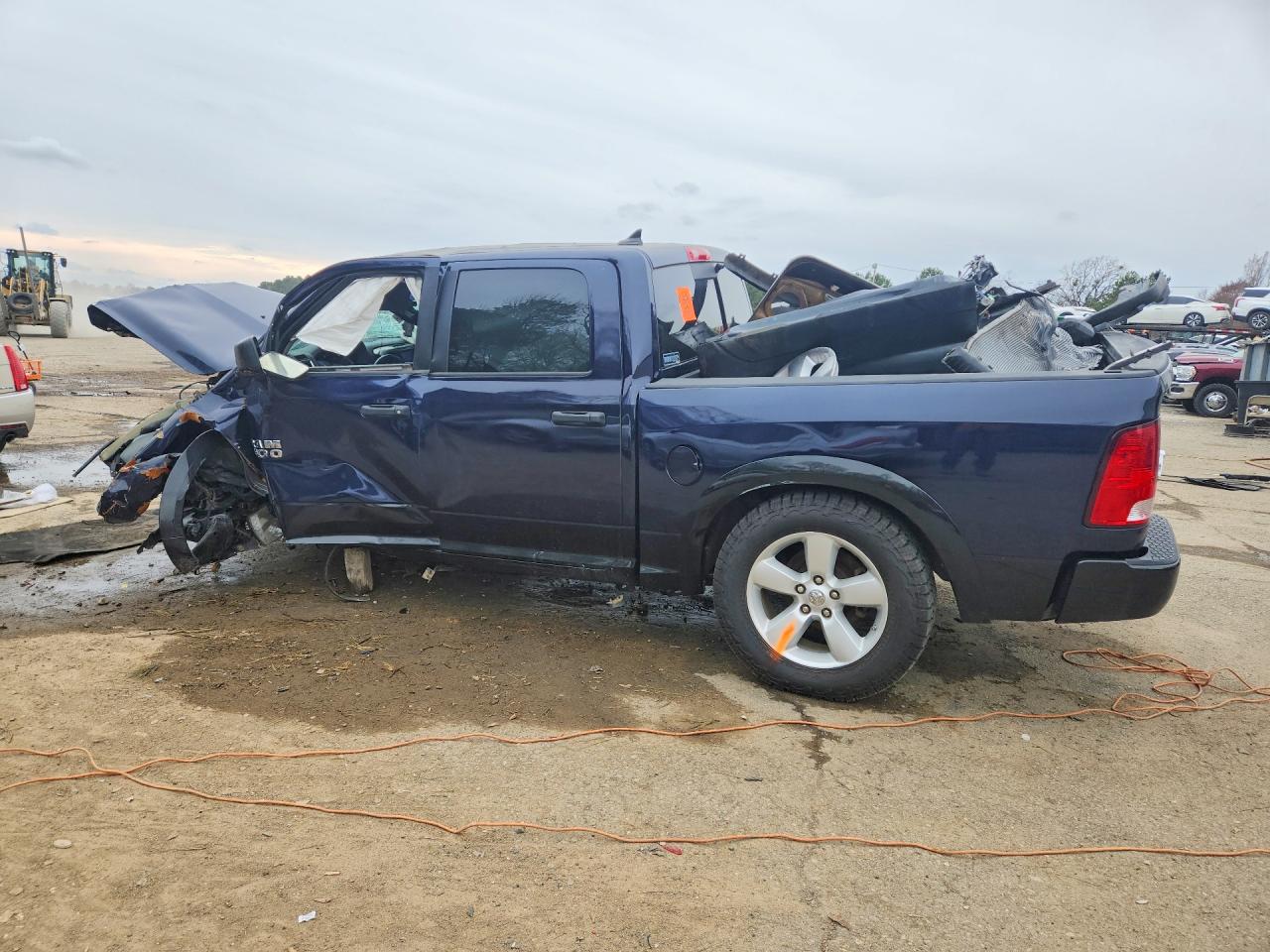 2015 RAM 1500 SLT photo 3