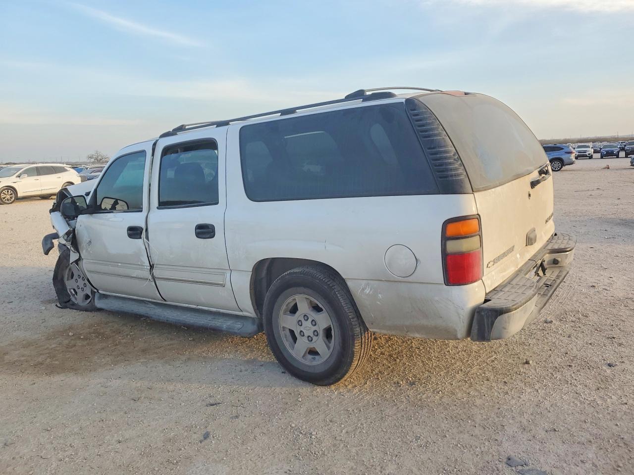 2004 CHEVROLET SUBURBAN C1500 photo 3