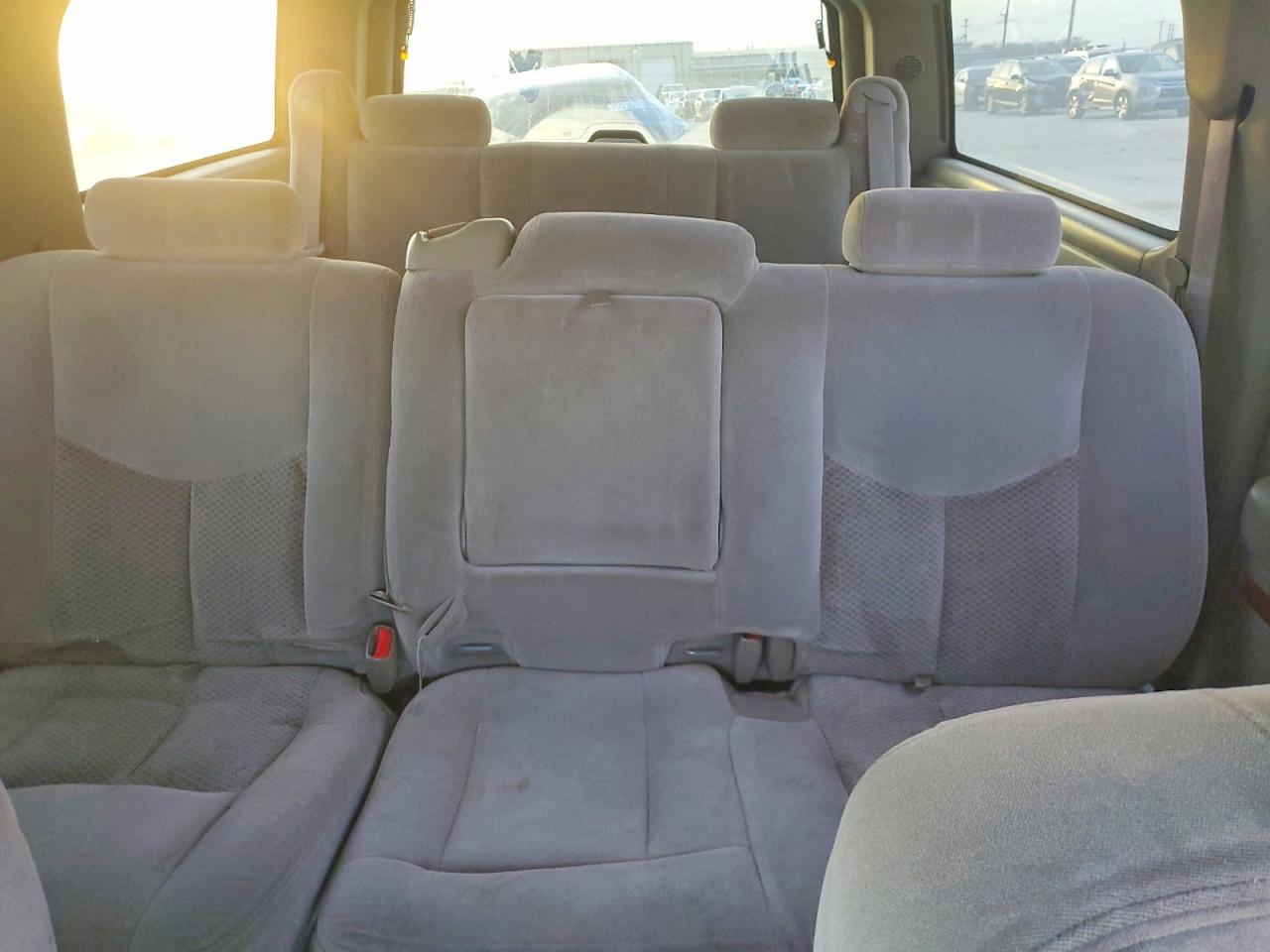 2004 CHEVROLET SUBURBAN C1500 photo 19