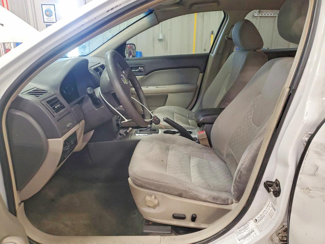 2011 FORD FUSION SE photo 13