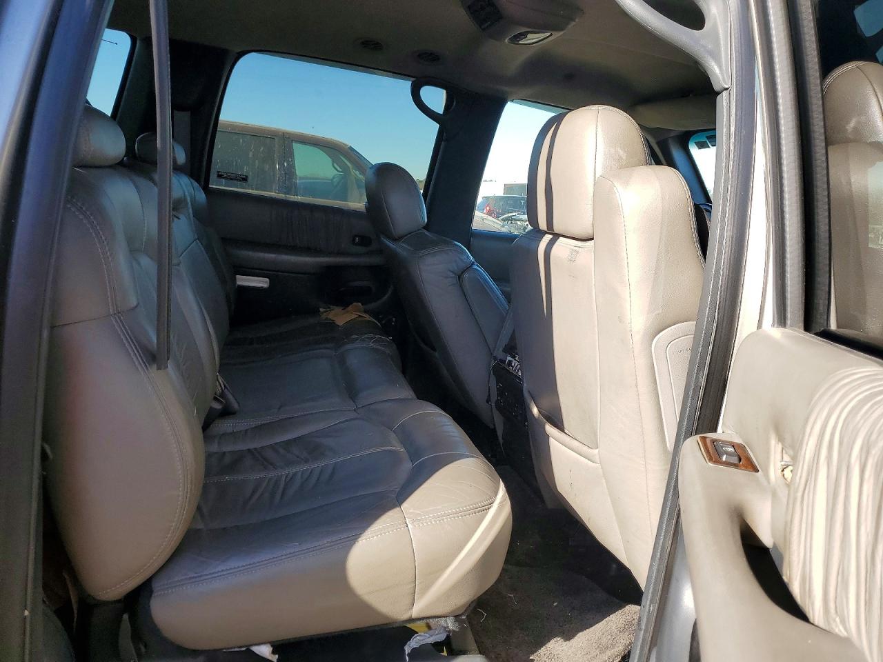 2000 CHEVROLET SUBURBAN C1500 photo 31