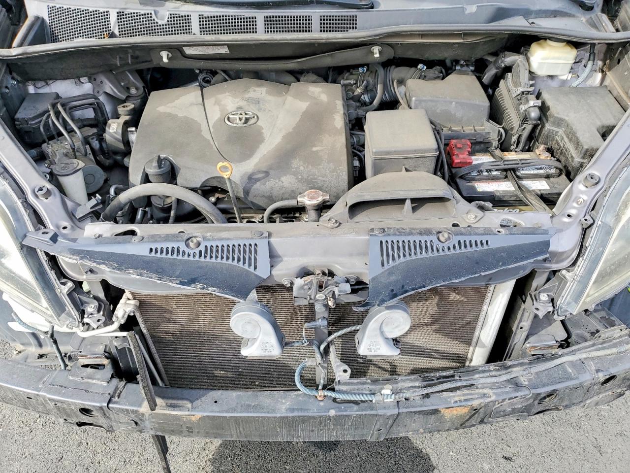 2017 TOYOTA SIENNA SE photo 34