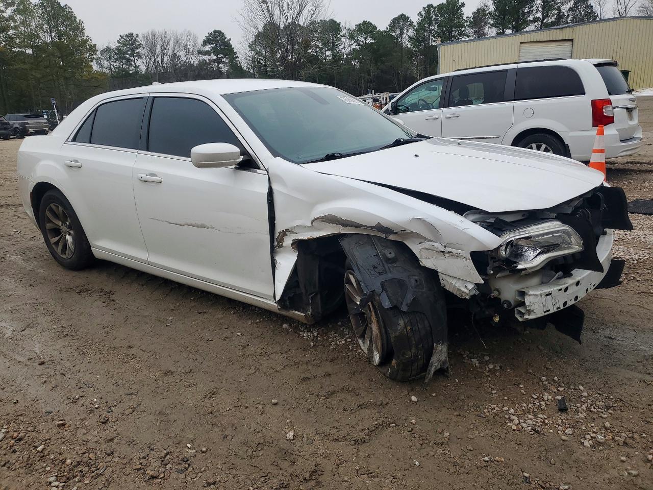 2016 CHRYSLER 300 LIMITED photo 4