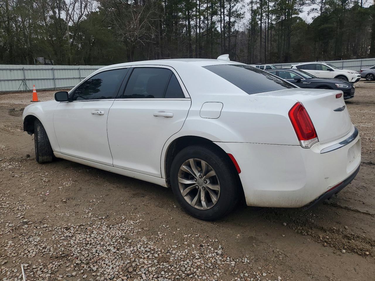 2016 CHRYSLER 300 LIMITED photo 2