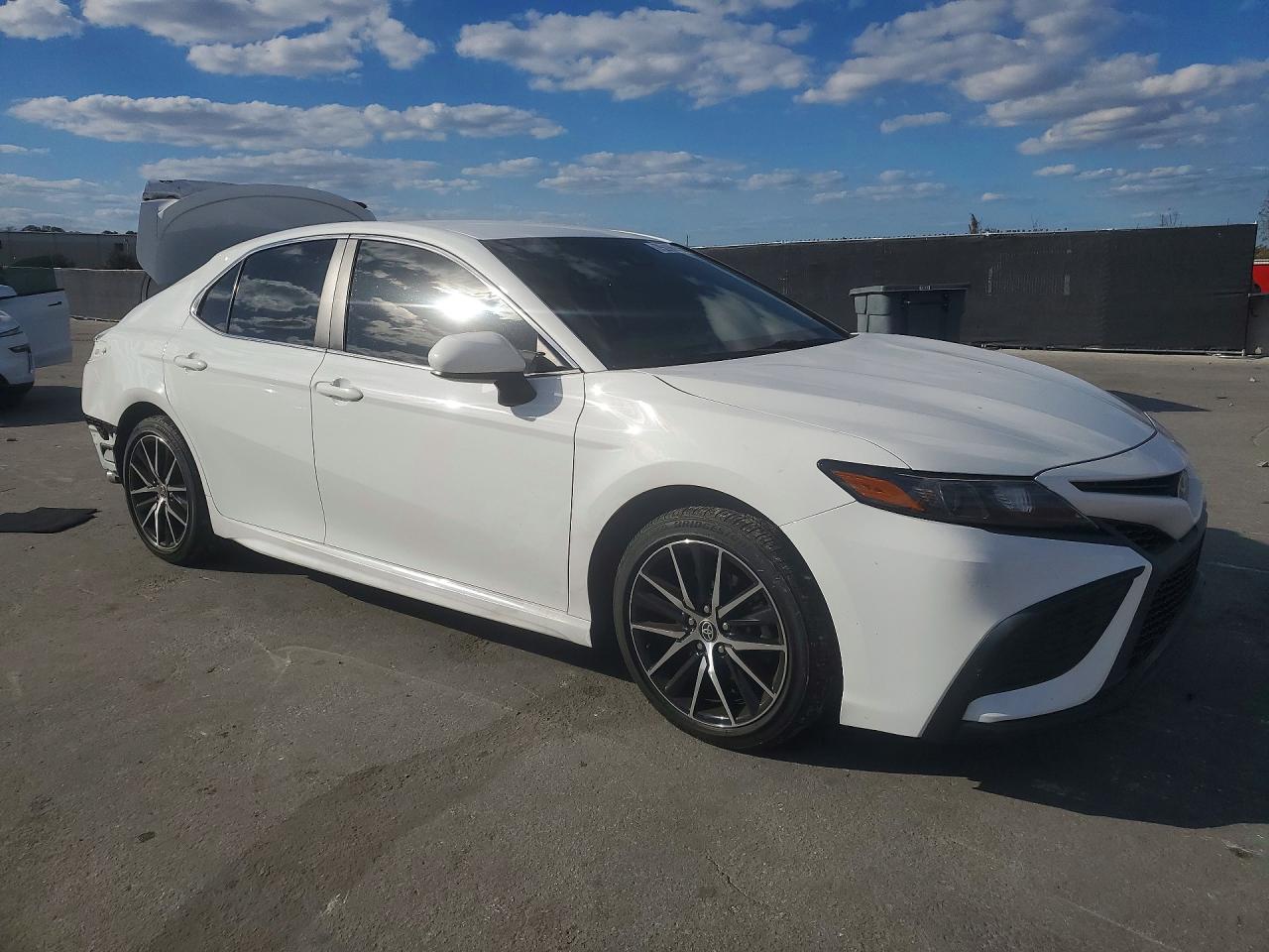2021 TOYOTA CAMRY SE photo 4