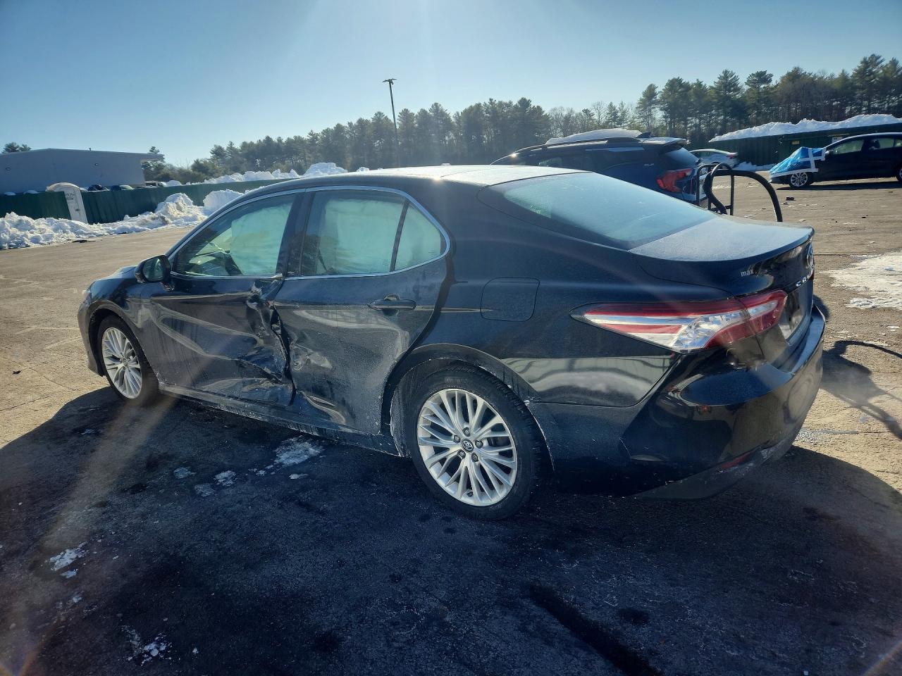 2018 TOYOTA CAMRY L photo 2