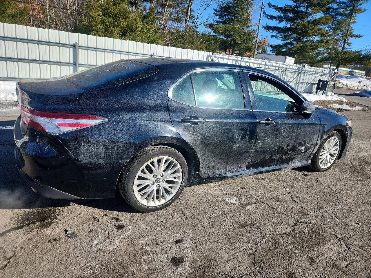 2018 TOYOTA CAMRY L photo 3