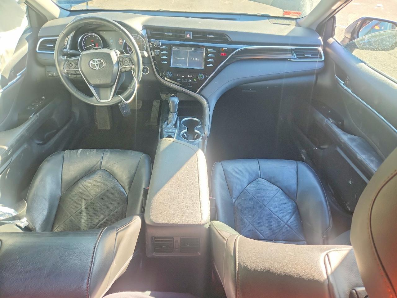 2018 TOYOTA CAMRY L photo 8