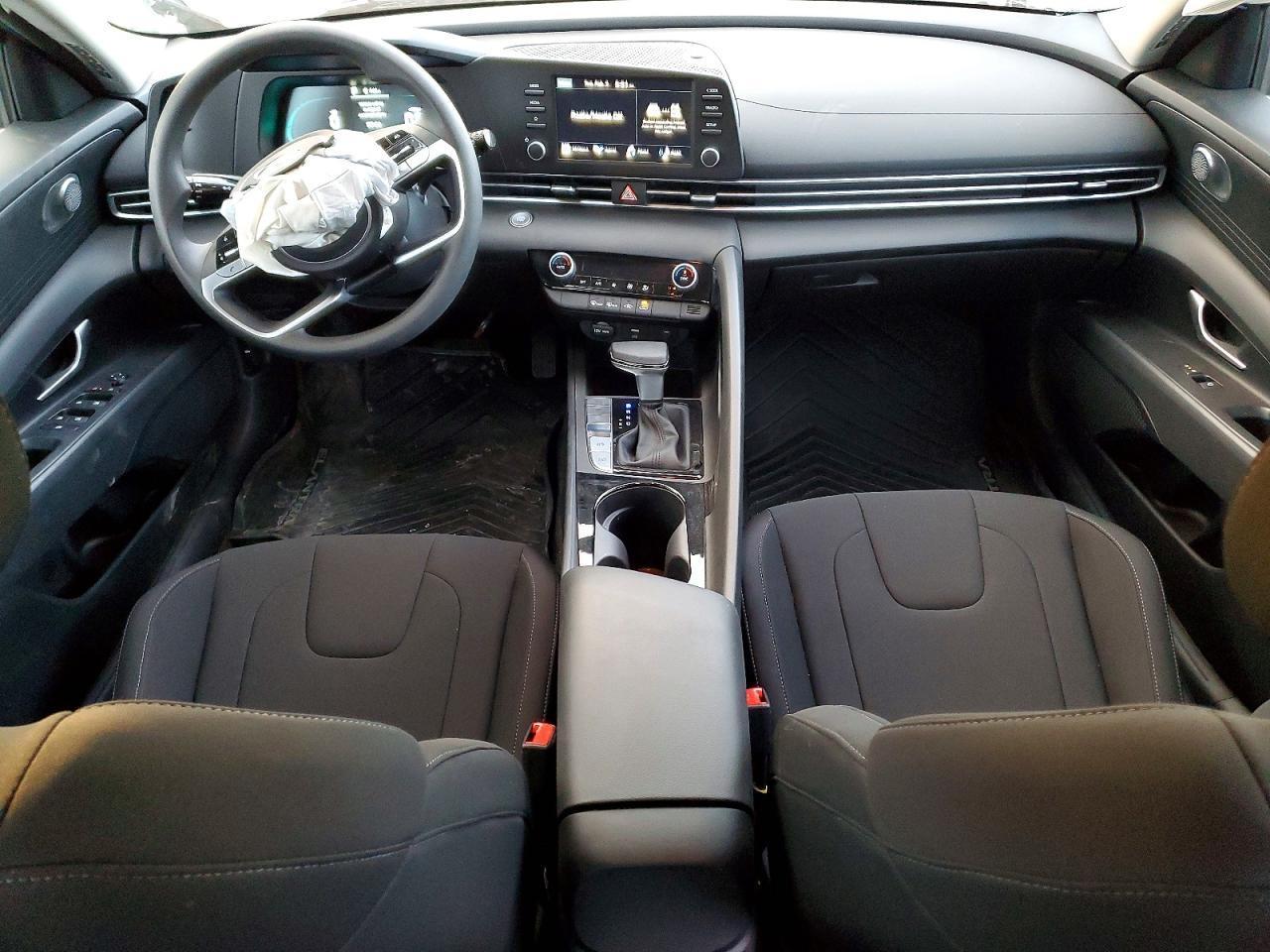 2025 HYUNDAI ELANTRA BLUE photo 8