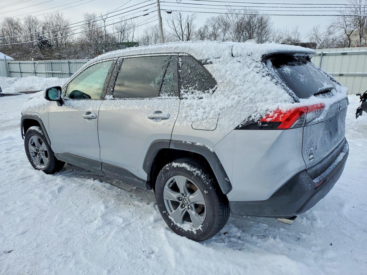 2024 TOYOTA RAV4 XLE photo 3