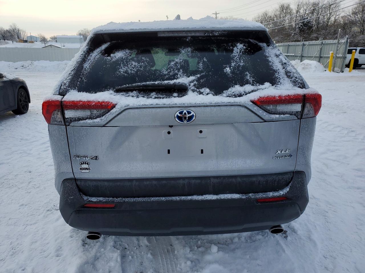 2024 TOYOTA RAV4 XLE photo 11