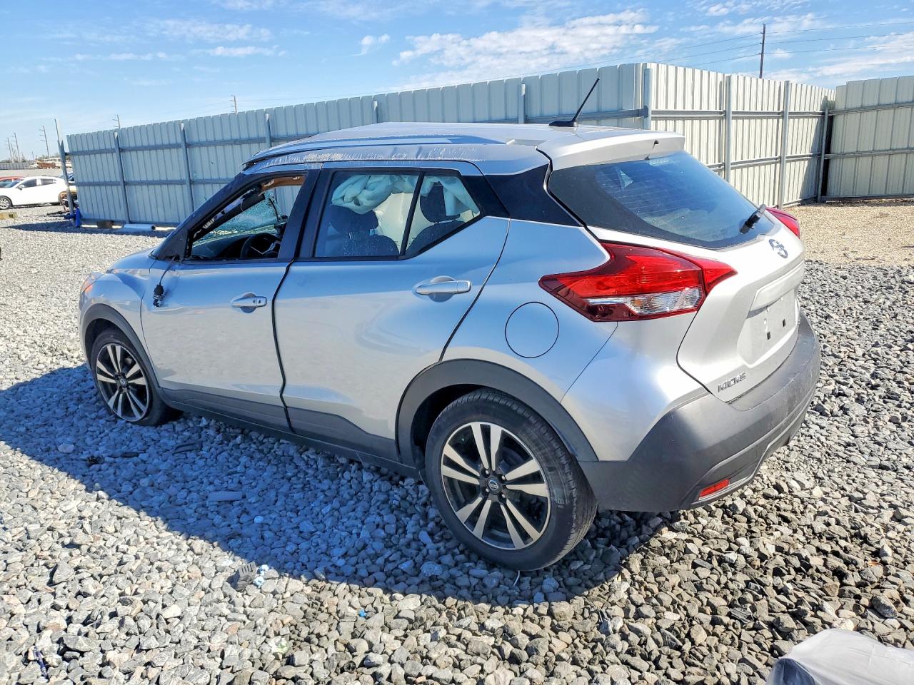 2019 NISSAN KICKS SV photo 3