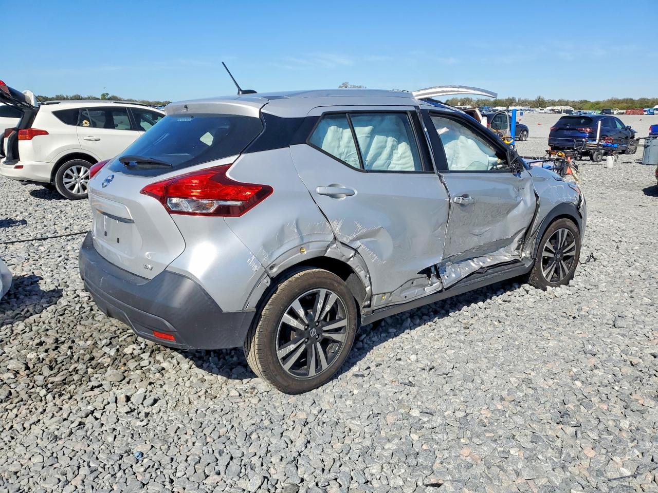 2019 NISSAN KICKS SV photo 5