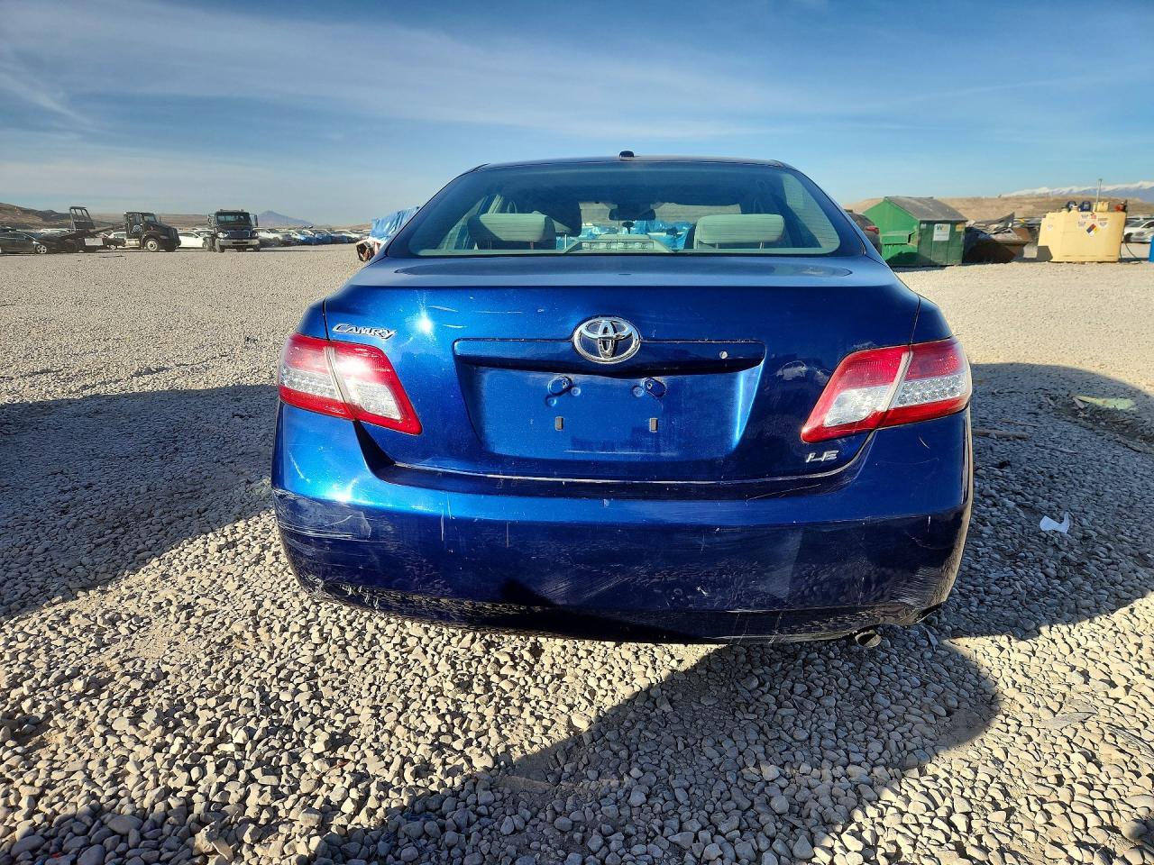 2010 TOYOTA CAMRY LE photo 11
