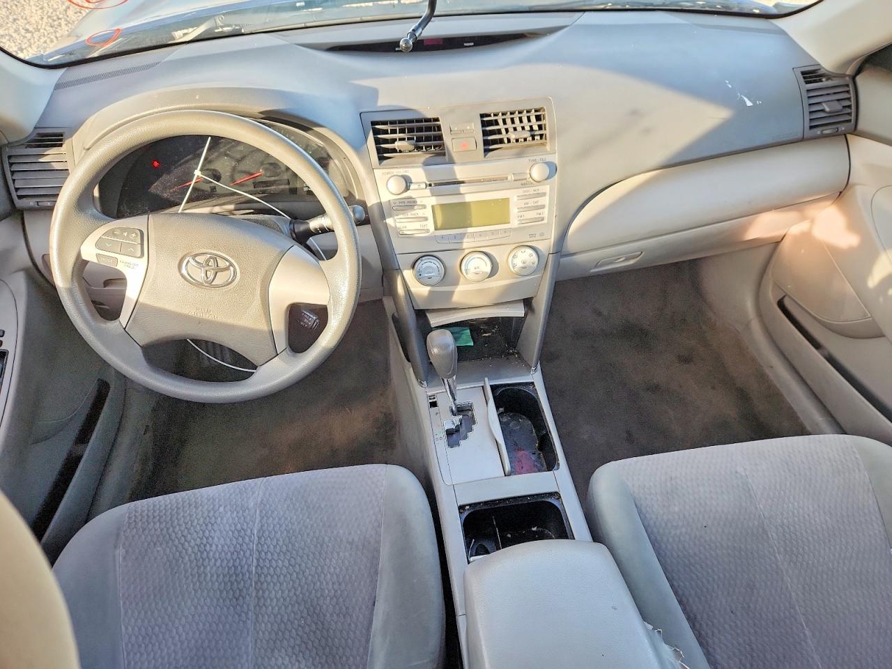 2010 TOYOTA CAMRY LE photo 15