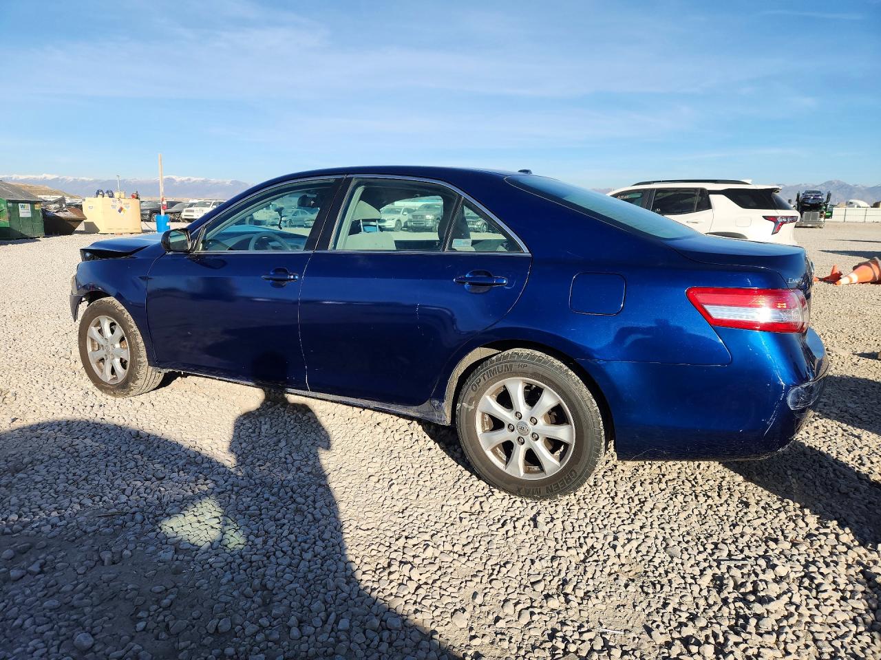 2010 TOYOTA CAMRY LE photo 3