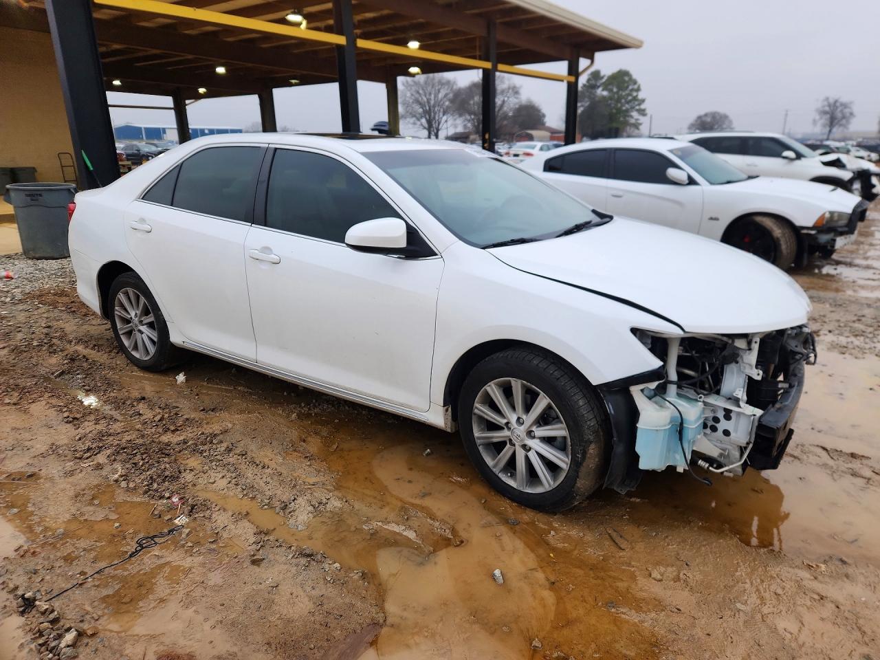 2014 TOYOTA CAMRY SE photo 4