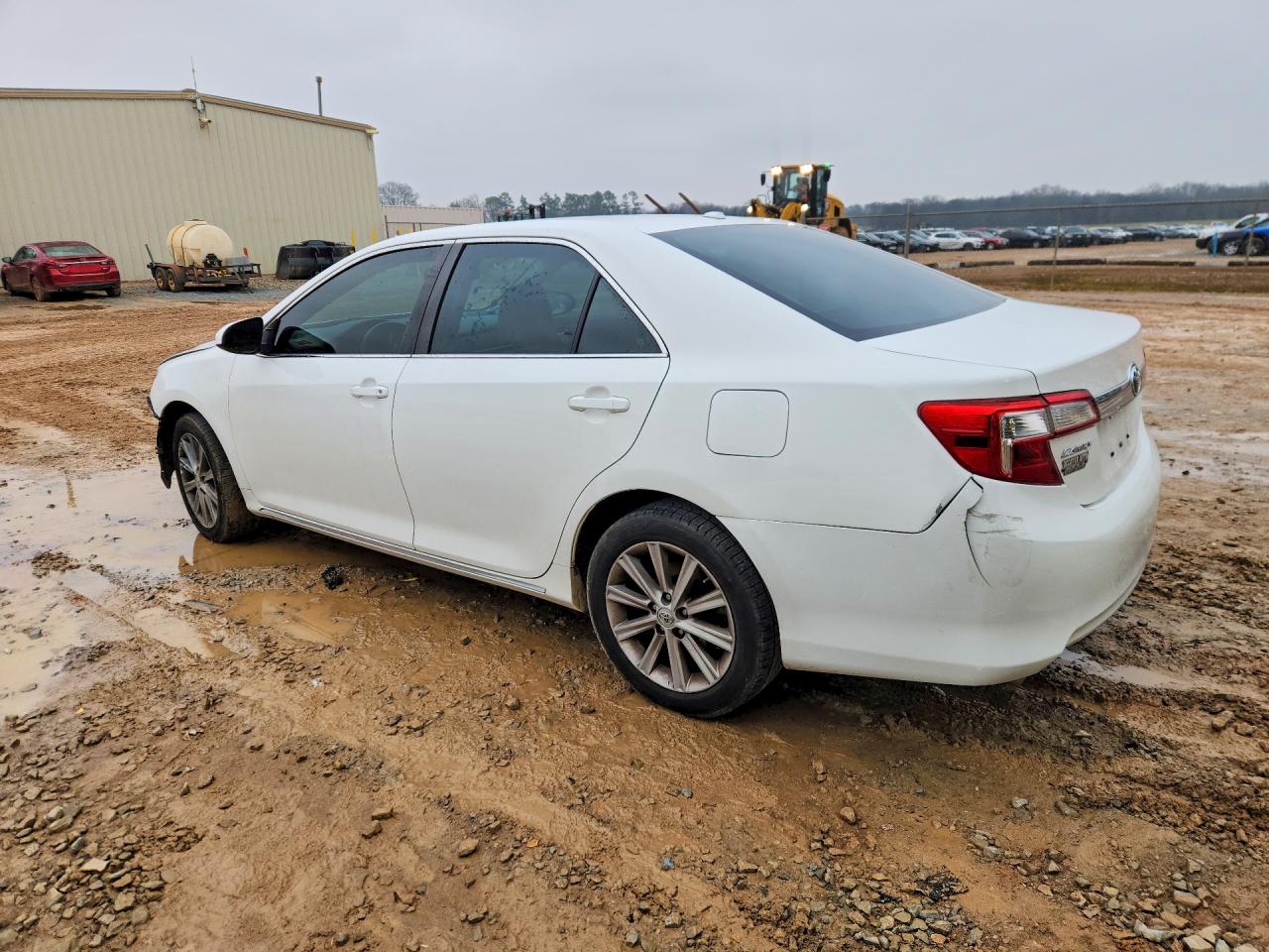 2014 TOYOTA CAMRY SE photo 2