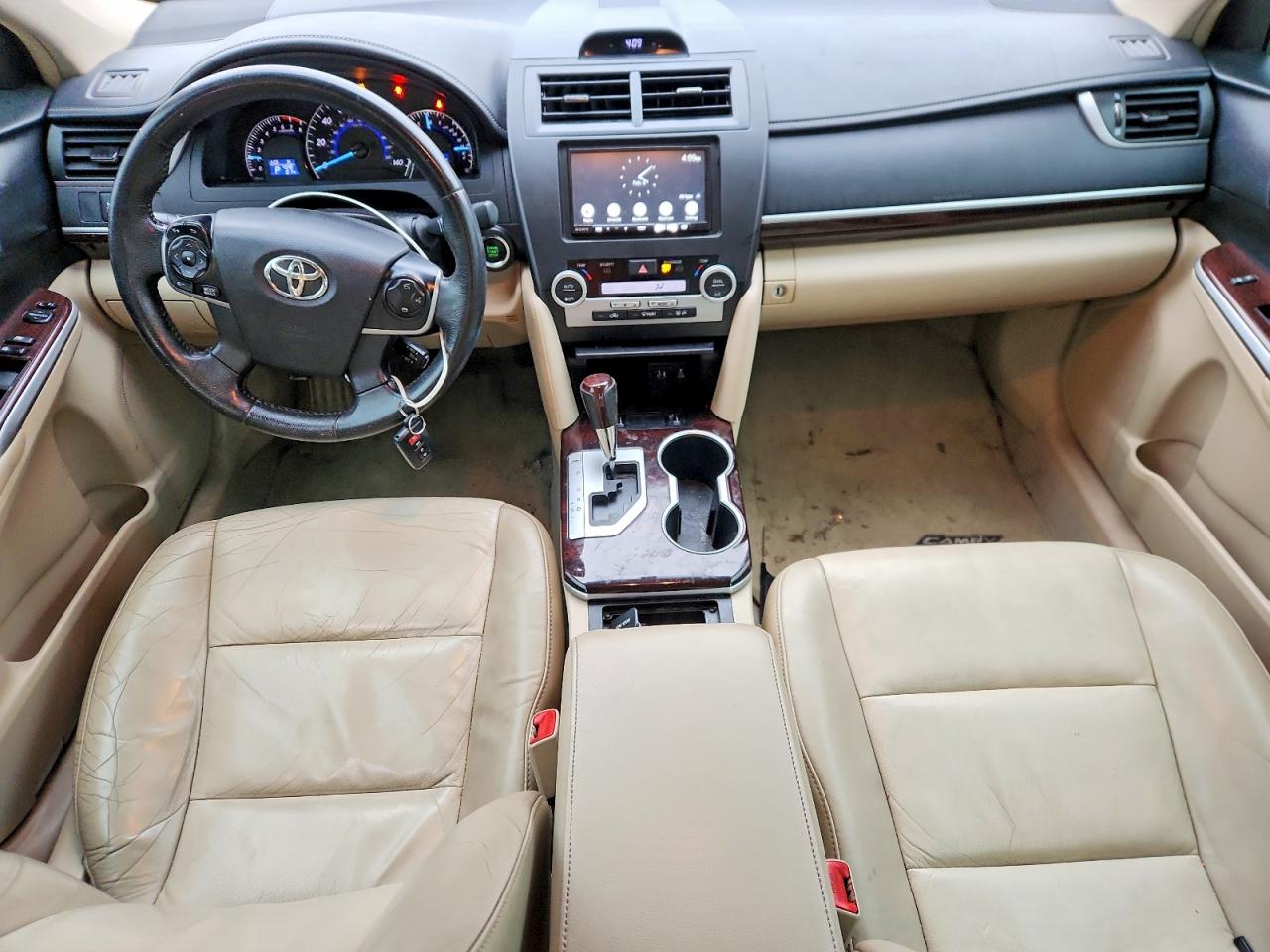 2014 TOYOTA CAMRY SE photo 8