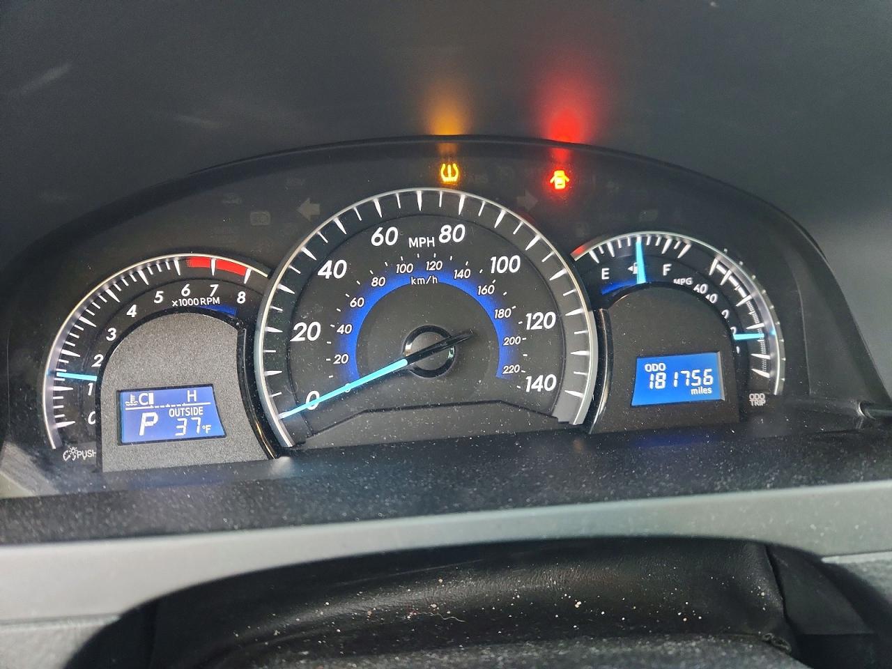 2014 TOYOTA CAMRY SE photo 9