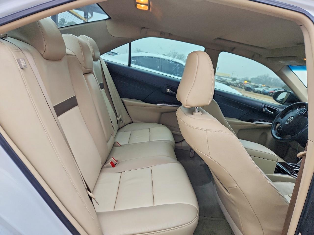 2014 TOYOTA CAMRY SE photo 10