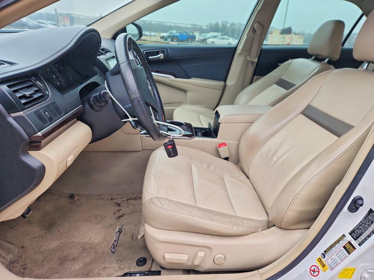 2014 TOYOTA CAMRY SE photo 7