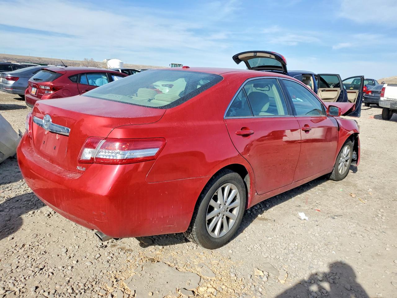 2011 TOYOTA CAMRY photo 3