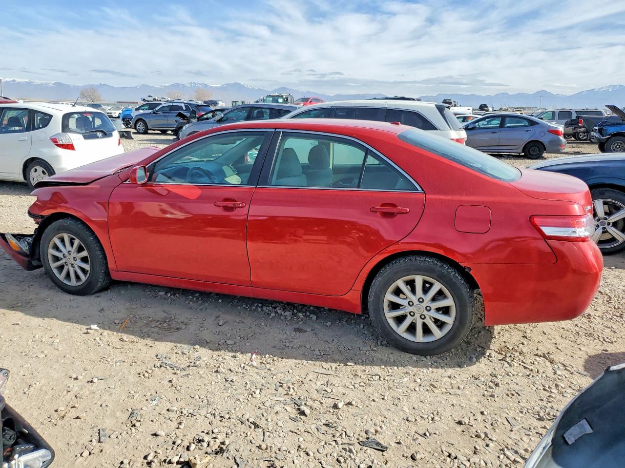 2011 TOYOTA CAMRY photo 2
