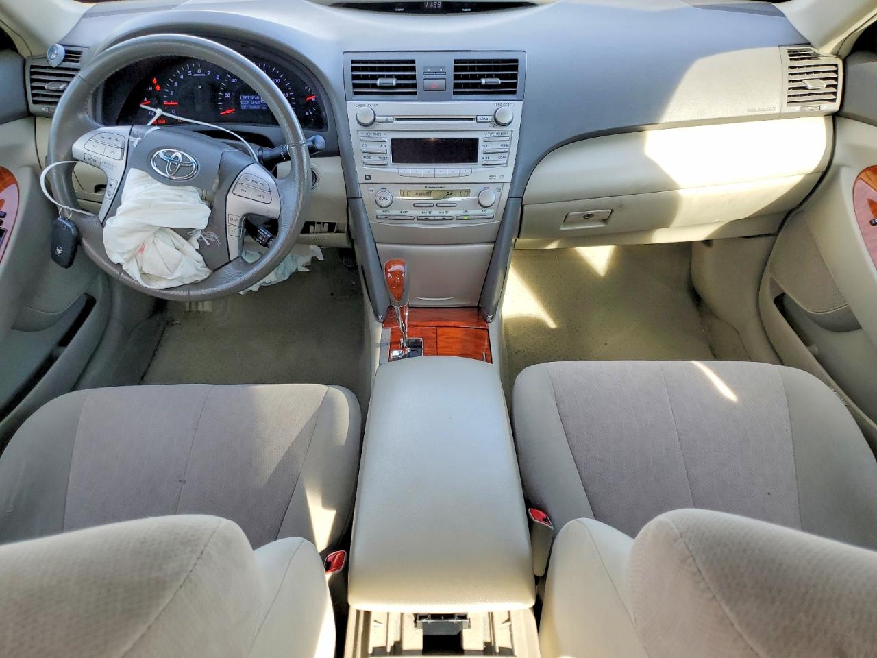 2011 TOYOTA CAMRY photo 8