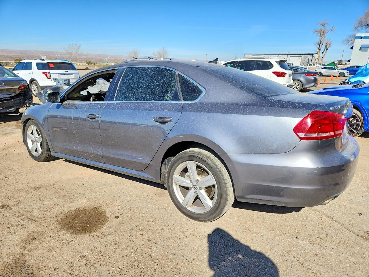2012 VOLKSWAGEN PASSAT SE photo 2
